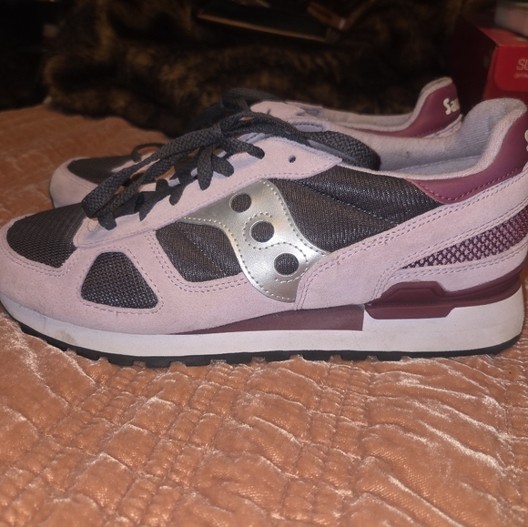 Saucony Women's Size 11 Charcoal and Pink Sneakers with Silver Accents - Picture 2 of 5